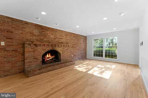 Living - 1560 Forest Villa Ln, Mclean, VA 22101 photo 6 of 9