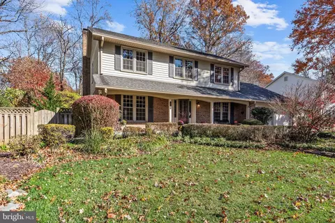 2716 Glencroft Rd, Vienna, VA 22181