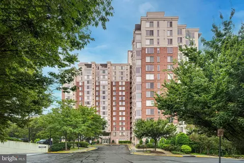 2726 Gallows Rd #801, Vienna, VA 22180