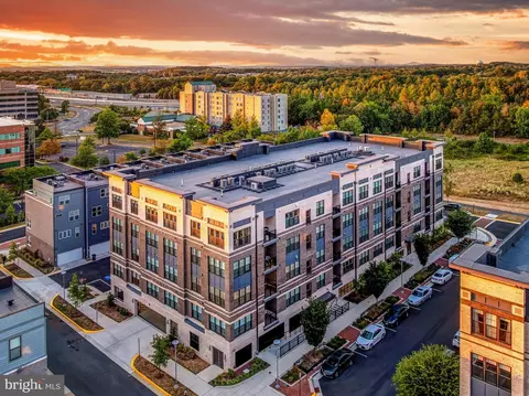 2320 Field Point Rd #201, Herndon, VA 20171