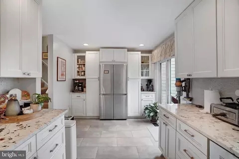 6825 Signature Cir, Alexandria, VA 22310