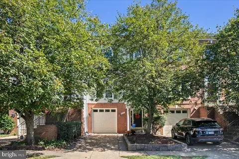 6347 Simmer Cir, Springfield, VA 22150