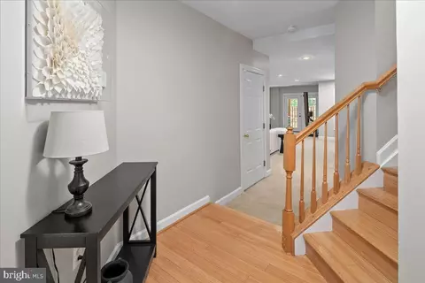 6347 Simmer Cir, Springfield, VA 22150 photo 4