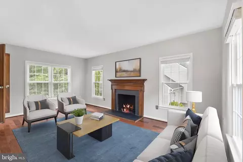 Living - 7753 Northedge Ct, Springfield, VA 22153 photo 2 of 5