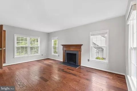 Living - 7753 Northedge Ct, Springfield, VA 22153 photo 3 of 5