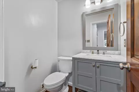 Entry Way - 7753 Northedge Ct, Springfield, VA 22153 photo 4 of 5