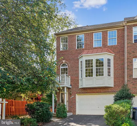 4134 Leclair Ct, Fairfax, VA 22033