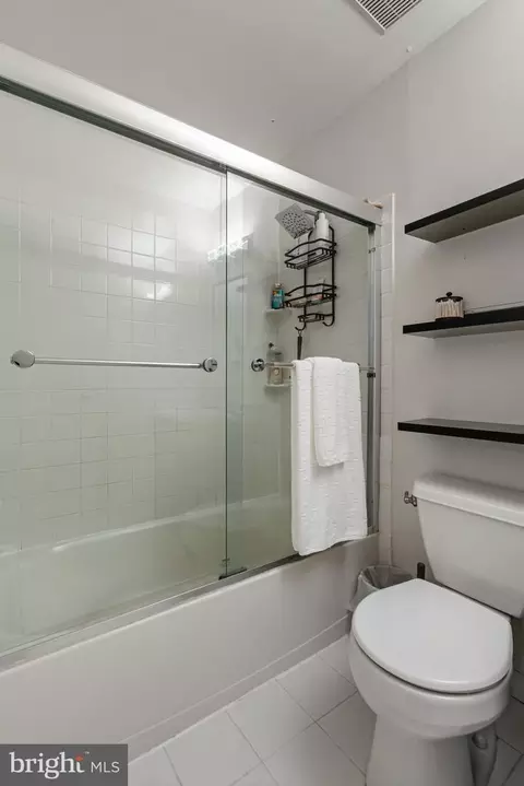 Bath - 6465 Blarney Stone Ct, Springfield, VA 22152 photo 4 of 5