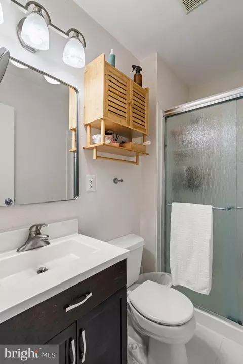 Bath - 6465 Blarney Stone Ct, Springfield, VA 22152 photo 1 of 5