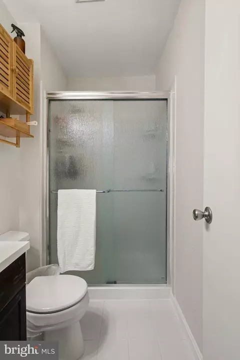 Bath - 6465 Blarney Stone Ct, Springfield, VA 22152 photo 2 of 5