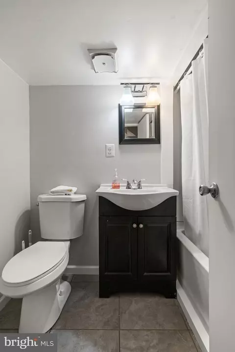 Bath - 6465 Blarney Stone Ct, Springfield, VA 22152 photo 5 of 5