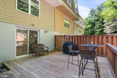 Exterior - 6465 Blarney Stone Ct, Springfield, VA 22152 photo 3 of 5