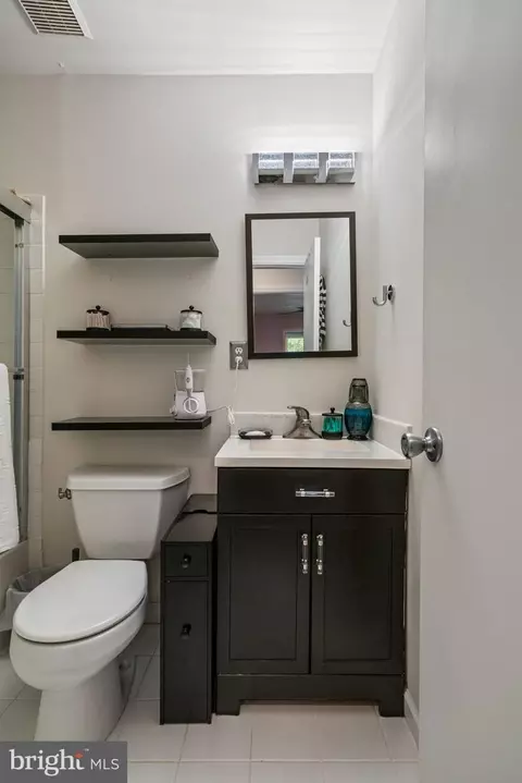 Bath - 6465 Blarney Stone Ct, Springfield, VA 22152 photo 3 of 5