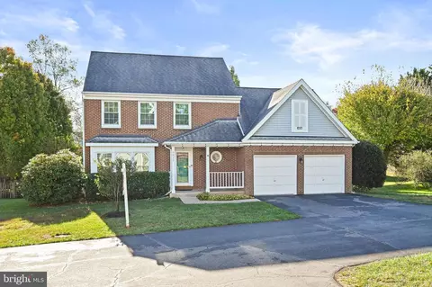 3025 Hughsmith Ct, Herndon, VA 20171