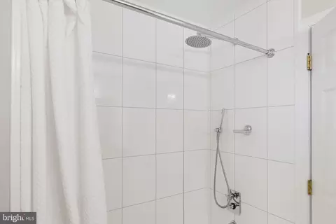 Bath - 6613 Holford Ln, Springfield, VA 22152 photo 5 of 8