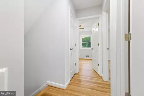 Entry Way - 6613 Holford Ln, Springfield, VA 22152 photo 5 of 9