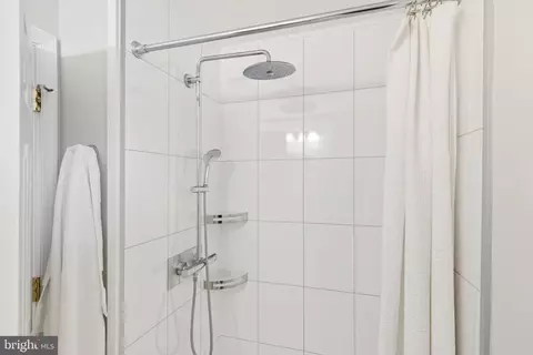 Bath - 6613 Holford Ln, Springfield, VA 22152 photo 2 of 8