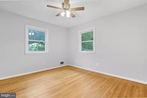 Bedroom - 6613 Holford Ln, Springfield, VA 22152 photo 5 of 9