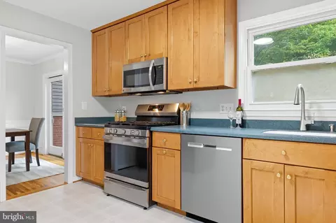 Kitchen - 6613 Holford Ln, Springfield, VA 22152 photo 3 of 3