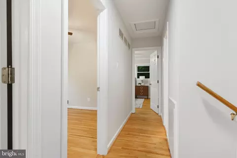 Entry Way - 6613 Holford Ln, Springfield, VA 22152 photo 6 of 9