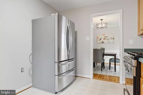 Entry Way - 6613 Holford Ln, Springfield, VA 22152 photo 3 of 9