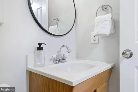 Bath - 6613 Holford Ln, Springfield, VA 22152 photo 8 of 8