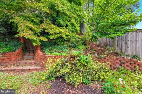 Exterior - 6613 Holford Ln, Springfield, VA 22152 photo 7 of 13