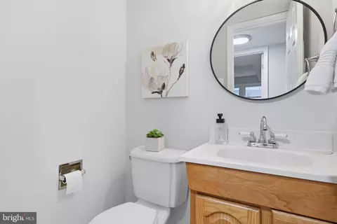 Bath - 6613 Holford Ln, Springfield, VA 22152 photo 7 of 8