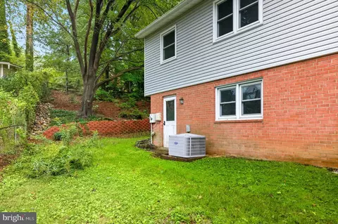 Exterior - 6613 Holford Ln, Springfield, VA 22152 photo 12 of 13