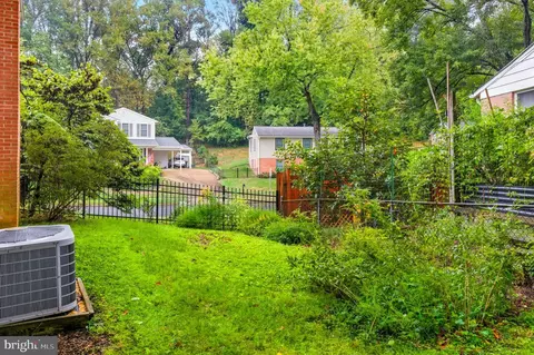 Exterior - 6613 Holford Ln, Springfield, VA 22152 photo 11 of 13