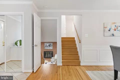 Entry Way - 6613 Holford Ln, Springfield, VA 22152 photo 4 of 9