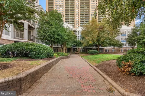 5563 Seminary Rd #302, Falls Church, VA 22041