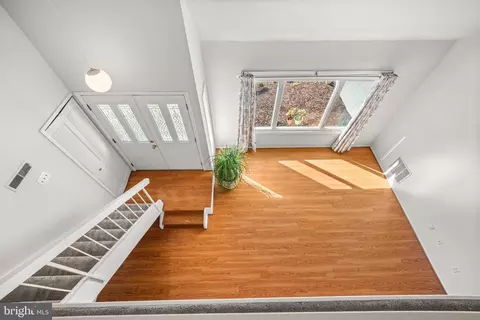 8812 Skyron Pl, Springfield, VA 22153 photo 9