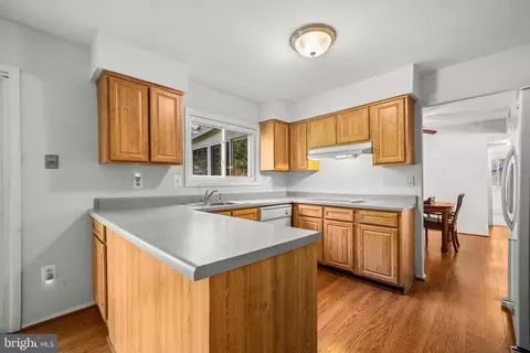 8812 Skyron Pl, Springfield, VA 22153 photo 12