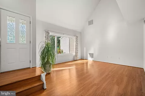 8812 Skyron Pl, Springfield, VA 22153 photo 6