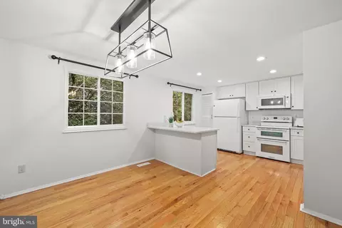 1640 Barnstead Dr, Reston, VA 20194 photo 10