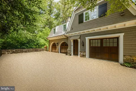1880 Virginia Ave, Mclean, VA 22101 photo 2