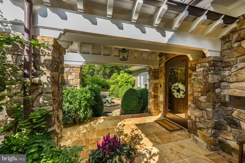1880 Virginia Ave, Mclean, VA 22101 photo 6