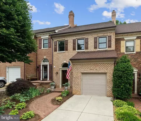 6358 Brampton Ct, Alexandria, VA 22304