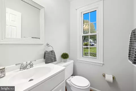 8901 Judson Ct, Burke, VA 22015 photo 22