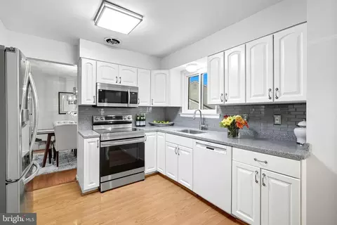 8901 Judson Ct, Burke, VA 22015 photo 14