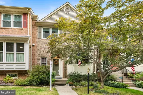 9007 Golden Sunset Ln, Springfield, VA 22153