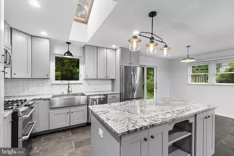 Kitchen - 5920 Atteentee Rd, Springfield, VA 22150 photo 2 of 4