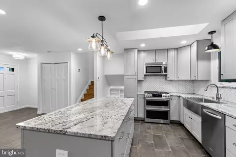 Kitchen - 5920 Atteentee Rd, Springfield, VA 22150 photo 4 of 4