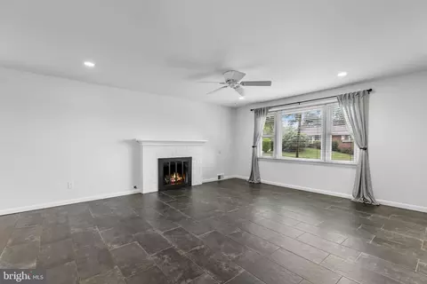 Living - 5920 Atteentee Rd, Springfield, VA 22150 photo 1 of 4
