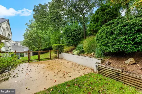 Exterior - 5920 Atteentee Rd, Springfield, VA 22150 photo 4 of 8