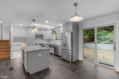 Kitchen - 5920 Atteentee Rd, Springfield, VA 22150 photo 3 of 4