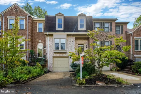 3019 Oakton Meadows Ct, Oakton, VA 22124