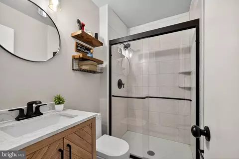 Bath - 6517 Orono Ct, Springfield, VA 22152 photo 2 of 4