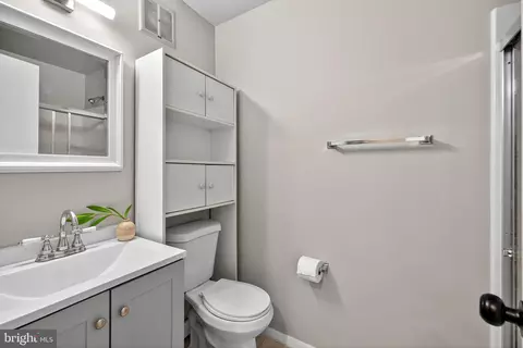 Bath - 6517 Orono Ct, Springfield, VA 22152 photo 1 of 4
